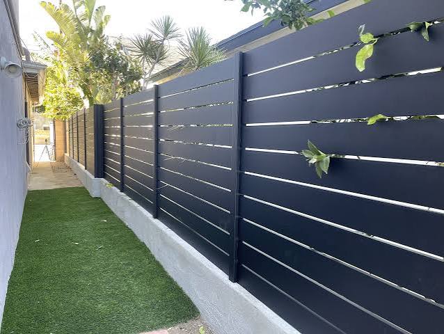 Modern horizontal slat aluminum fence installation in Lakeland, FL