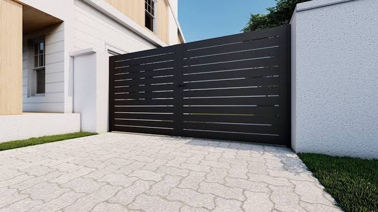 Custom aluminum driveway gate installation in Lakeland, FL