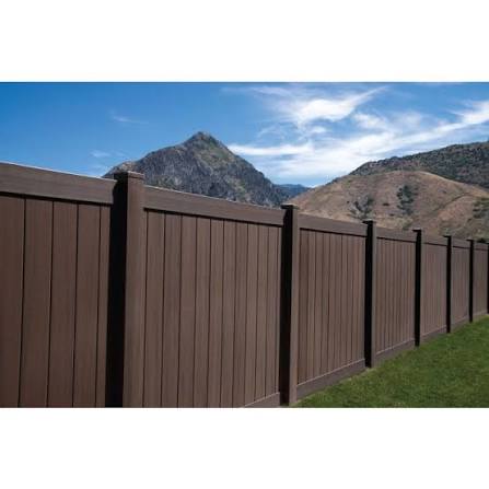 Vinyl privacy fence installation in Lakeland, FL