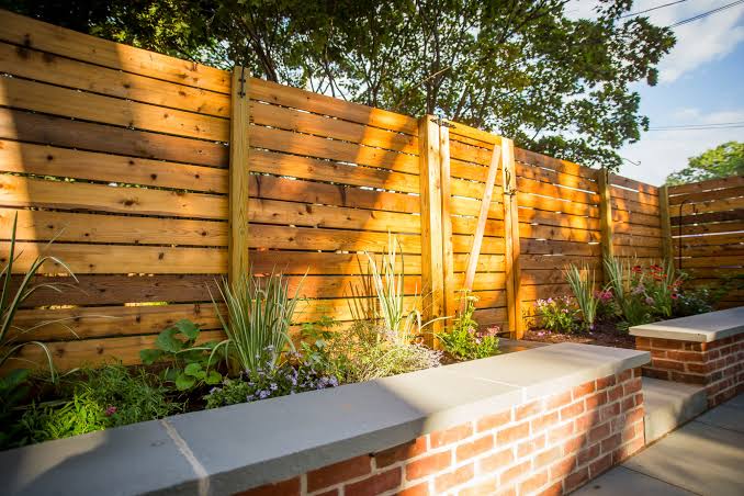 Horizontal wood privacy fence installation in Lakeland, FL